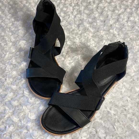 Euro soft by Sofft size 7.5 strappy sandals cute but comfy!! - Picture 2 of 8